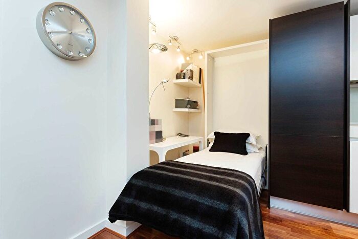 1 Bedroom Flat To Rent In Lamb's Passage, London, EC1Y