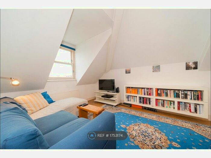 2 Bedroom Flat To Rent In Copper Mews, London, W4