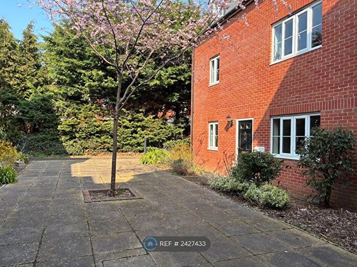 2 Bedroom Maisonette To Rent In Monmouth Court, Taunton, TA2