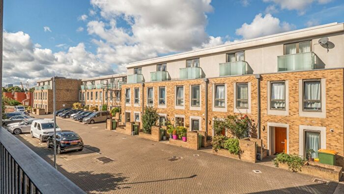 1 Bedroom Flat To Rent In Crediton Rd, London, E16