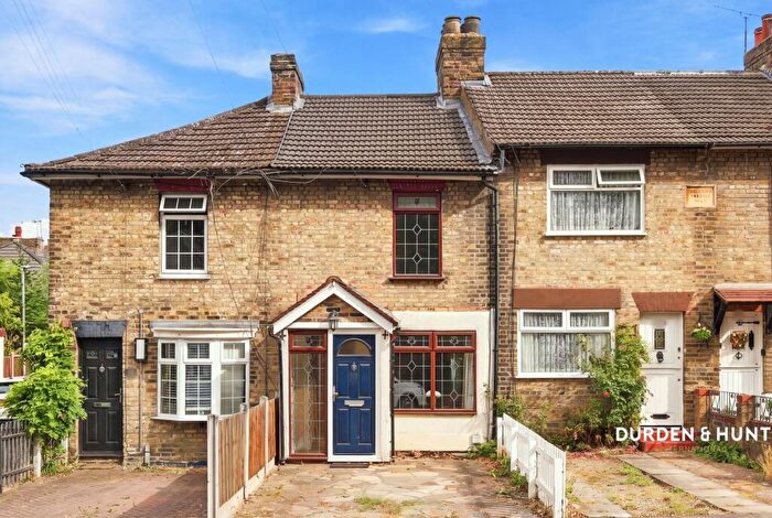 2 Bedroom Terraced House For Sale In Crescent Road, Warley, CM14