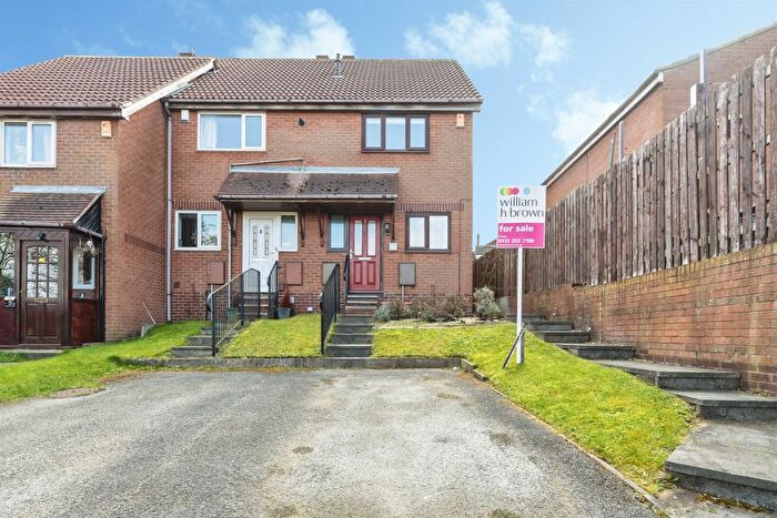 2 Bedroom Property For Sale In Ibbetson Croft, Churwell, Leeds, LS27