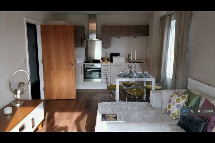 2 Bedroom Flat To Rent In Pearl Lane, Gillingham, ME7