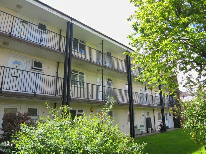 1 Bedroom Flat To Rent In Pump Close, Northolt, UB5