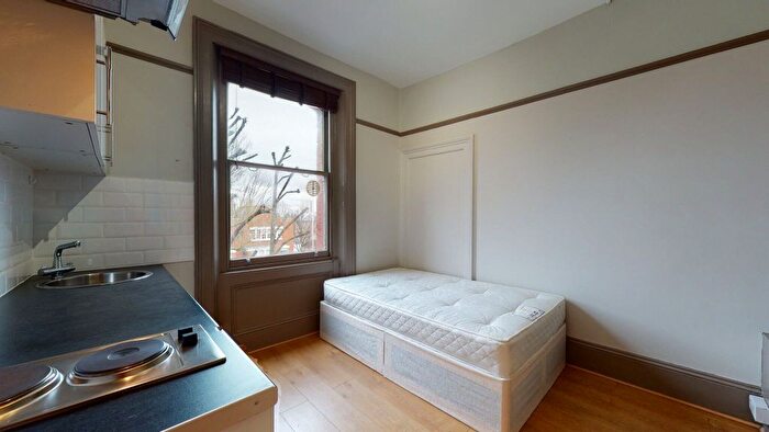 Studio To Rent In Belsize Avenue, London, NW3