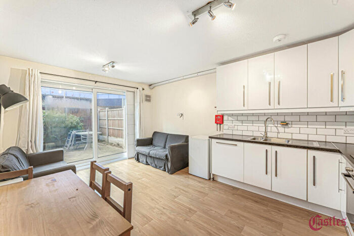3 Bedroom House For Sale In Burnett Close, London, E9