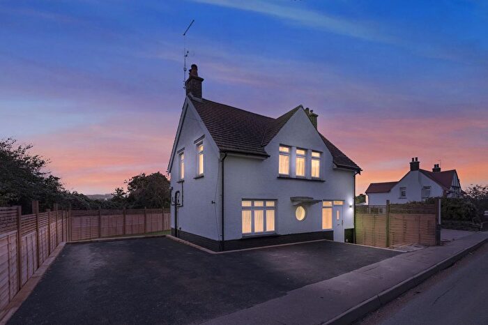 4 Bedroom Detached House For Sale In Steyning Road, Shoreham-By-Sea, BN43
