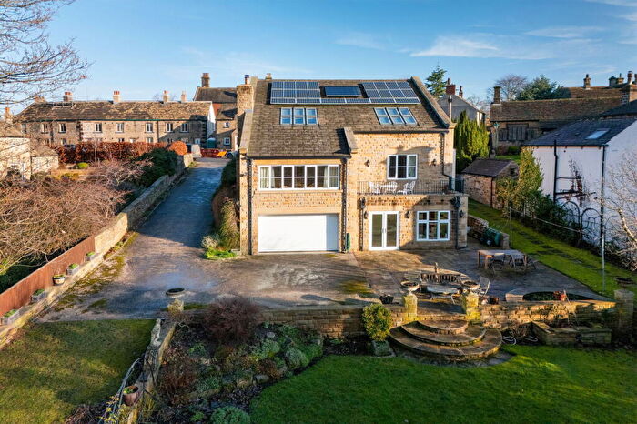 5 Bedroom Detached House For Sale In Swallowfield Hilltop Cawthorne, S75