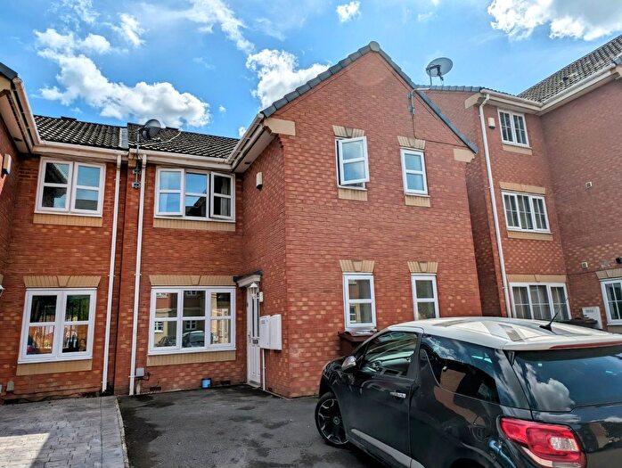 3 Bedroom Terraced House To Rent In Delamere Gardens, Wakefield, West Yorkshire, WF1