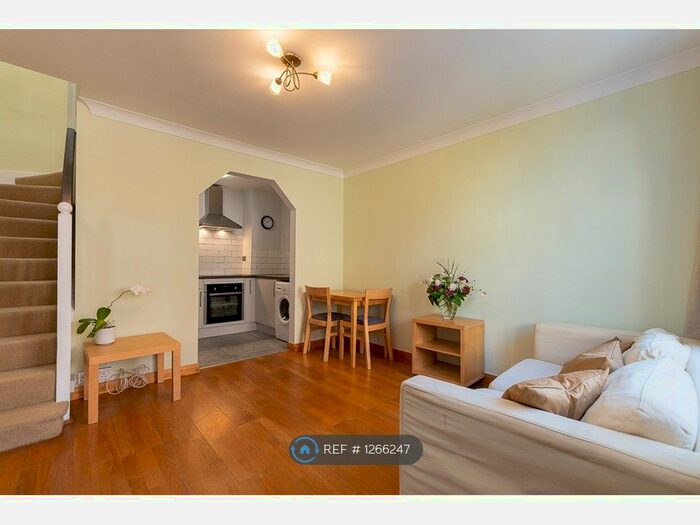 1 Bedroom Flat To Rent In Durham Road, London SW20