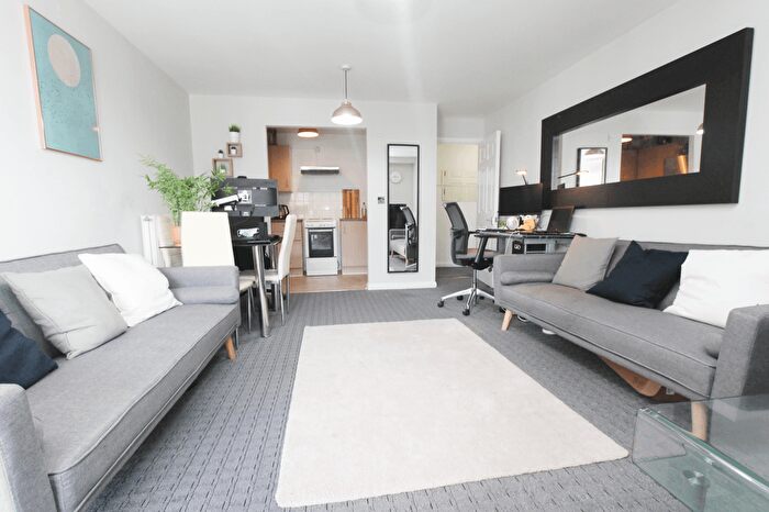 2 Bedroom Flat To Rent In Millharbour, E14