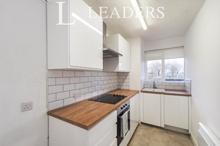 3 Bedroom Apartment To Rent In Harvard House, NG2