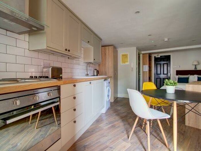 1 Bedroom Flat To Rent In Park View, City Centre, Nottingham, NG1