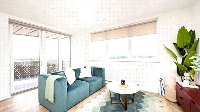 2 Bedroom Flat To Rent In Elmsleigh Road, Staines-Upon-Thames, Surrey, TW18