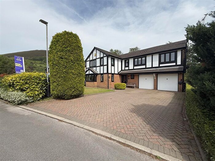 4 Bedroom Detached House For Sale In Swallow Close, Carrbrook, Stalybridge, SK15