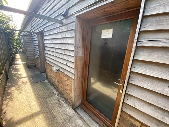 1 Bedroom Lodge To Rent In Crossoaks Farm, Borehamwood, WD6