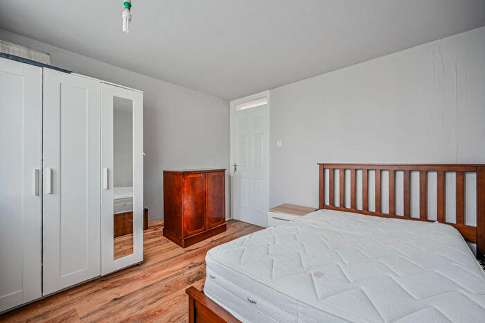 3 Bedroom Flat For Sale In The Sandlings, , Wood Green, London, N22