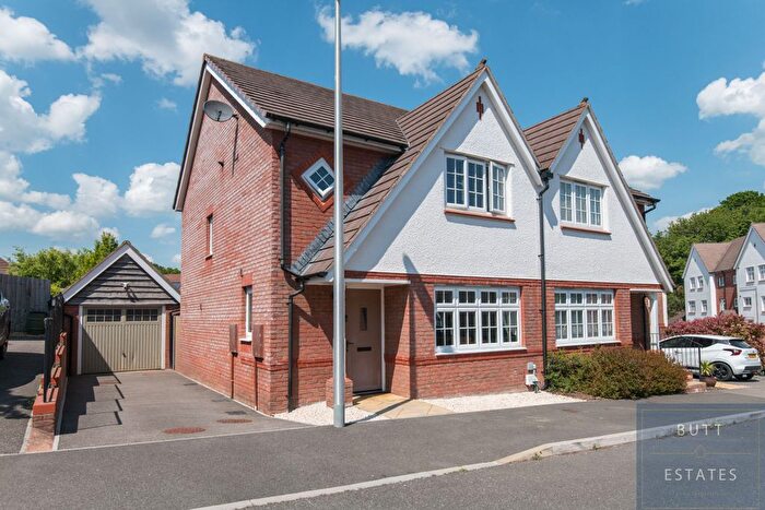 3 Bedroom Semi-Detached House For Sale In Woodland Drive, Exeter, EX2