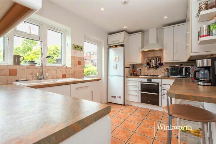 1 Bedroom Apartment For Sale In Basing Way, Finchley, London, N3