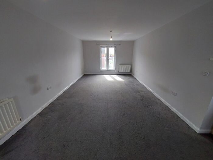 2 Bedroom Flat To Rent In Merton Way, Walsall, WS2