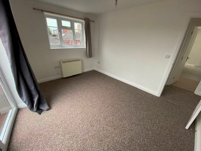1 Bedroom Flat To Rent In Emlea Court, Lodge Road, Southampton, Hampshire, SO14