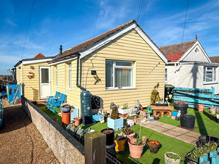 1 Bedroom Detached Bungalow For Sale In Meadow Way, Jaywick, CO15