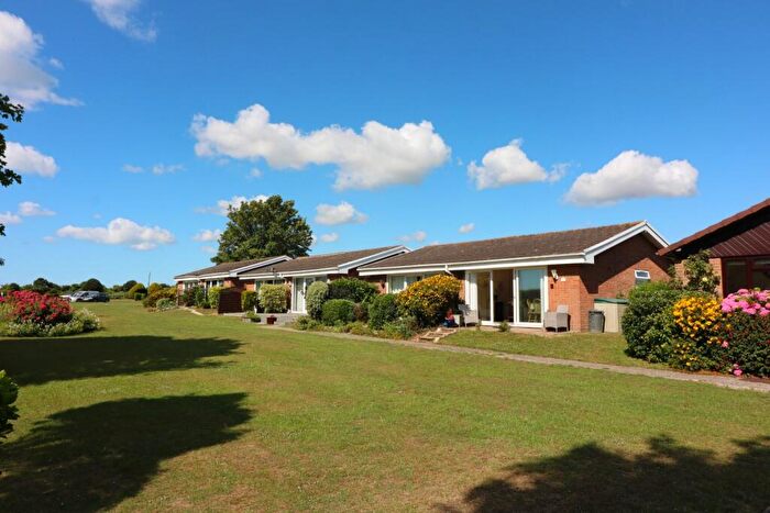 2 Bedroom Park Home For Sale In St. Margarets-At-Cliffe, Dover, Kent, CT15