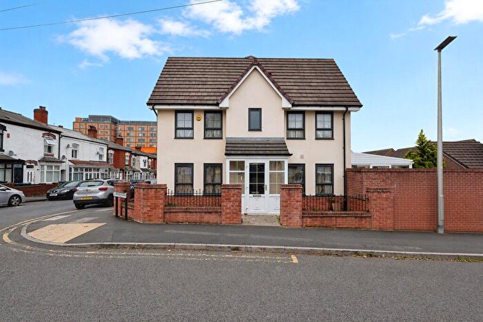 3 Bedroom Semi Detached House For Sale In Ashley Road, Smethwick, West Midlands, B66