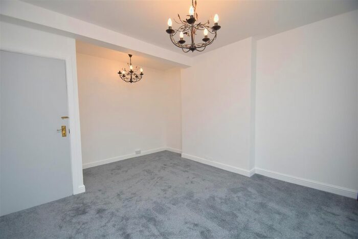 3 Bedroom Flat To Rent In Pinner Green, Pinner, HA5