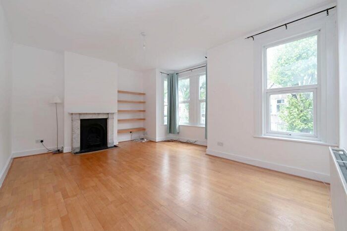 2 Bedroom Flat To Rent In Harold Road, Leytonstone, E11