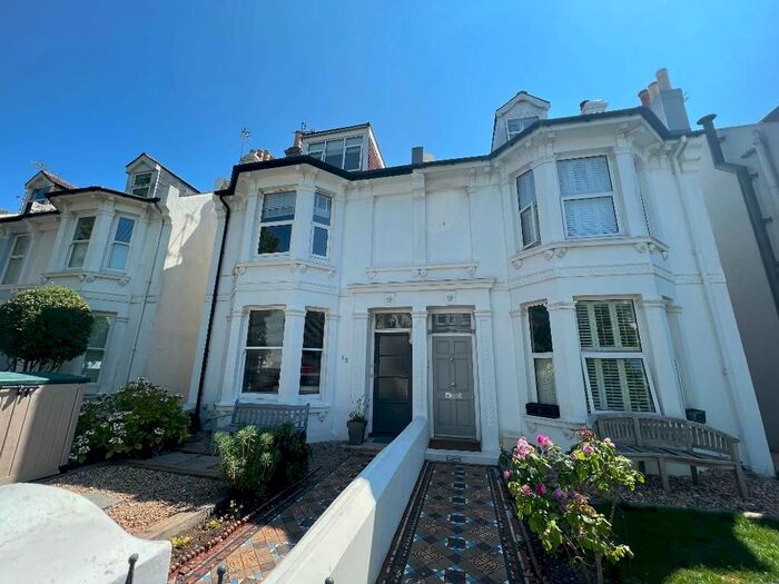 1 Bedroom Flat To Rent In Westbourne Gardens, Hove, East Sussex, BN3