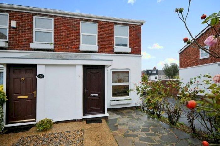 2 Bedroom Property To Rent In St. Lukes Close, London, SE25