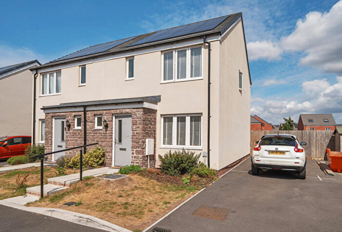 3 Bedroom Semi-Detached House For Sale In Tulip Road, Lyde Green, Bristol, South Gloucestershire, BS16