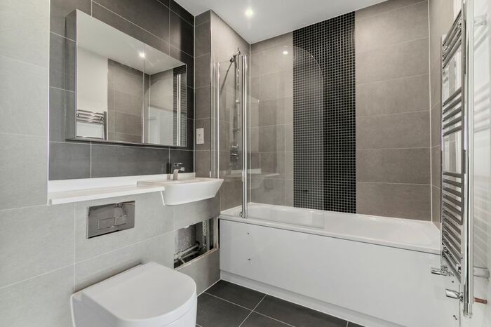 3 Bedroom Flat To Rent In Raffles Court, Upper Tooting Road, SW17