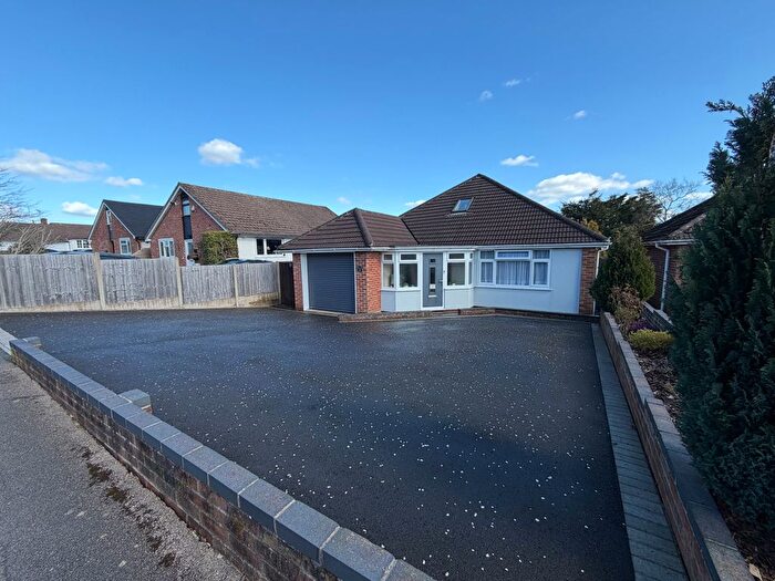 4 Bedroom Detached Bungalow For Sale In Rosemary Way, Cowplain, PO8