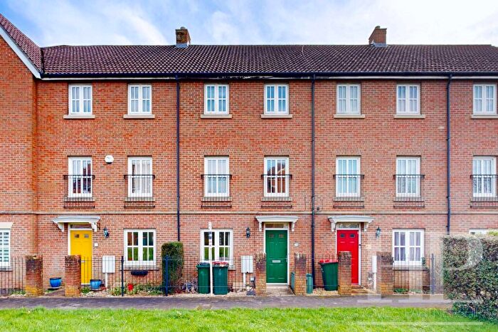 4 Bedroom Town House For Sale In Trist Way, Ifield, RH11