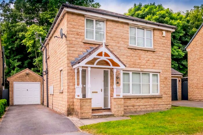 3 Bedroom Detached House To Rent In Woodlea Avenue, Huddersfield, HD3