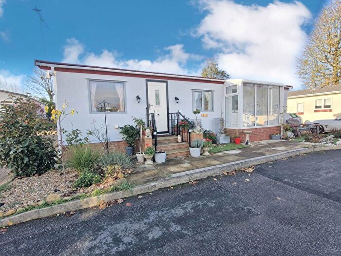 2 Bedroom Mobile/park Home For Sale In West Park Homes, Darrington, Pontefract, WF8