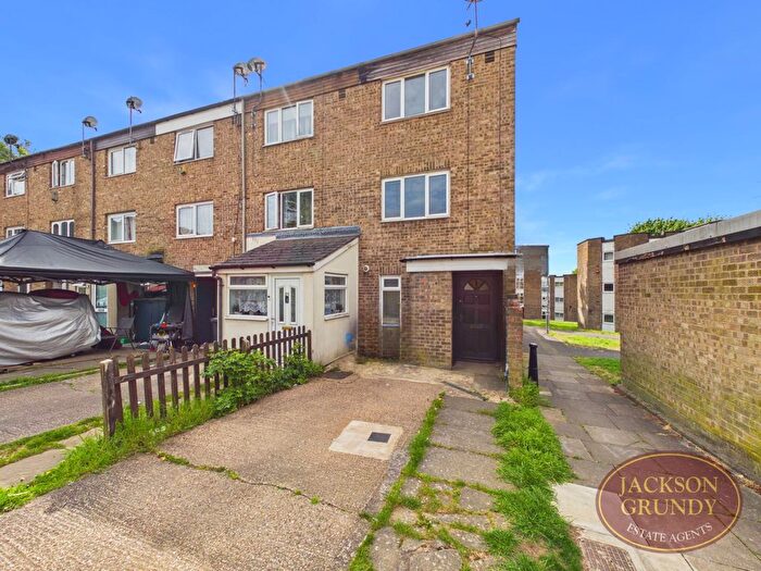 3 Bedroom End Of Terrace House For Sale In Nethermead Court, Lings, NN3