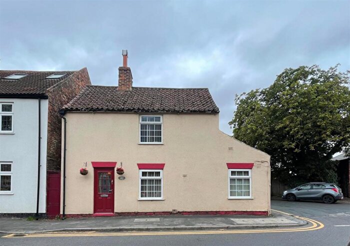 2 Bedroom Cottage For Sale In Hornsea Road, Aldbrough, Hull, HU11