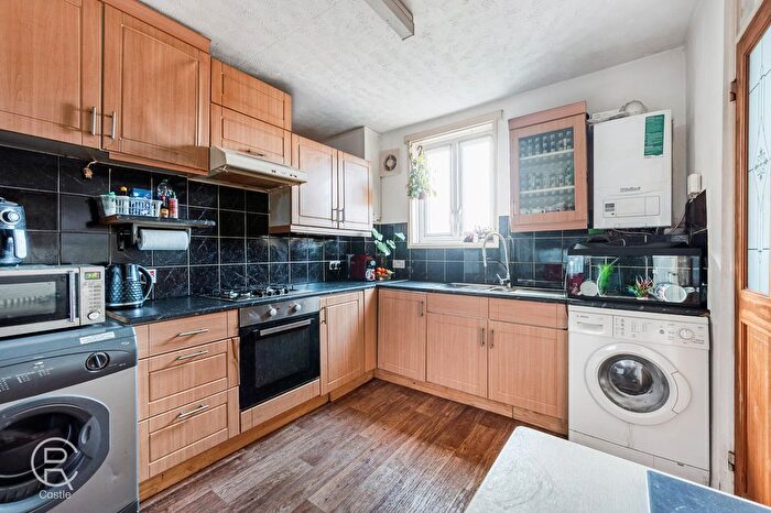 1 Bedroom Flat For Sale In Charles Road, London, W13