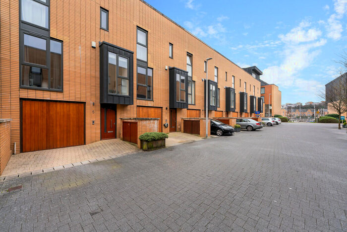 3 Bedroom Terraced House To Rent In Francis Street, Cardiff Bay, CF11