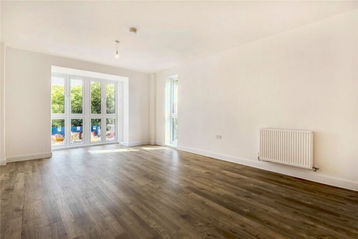 2 Bedroom Flat To Rent In Biscoe Way, Wokingham, Berkshire, RG40