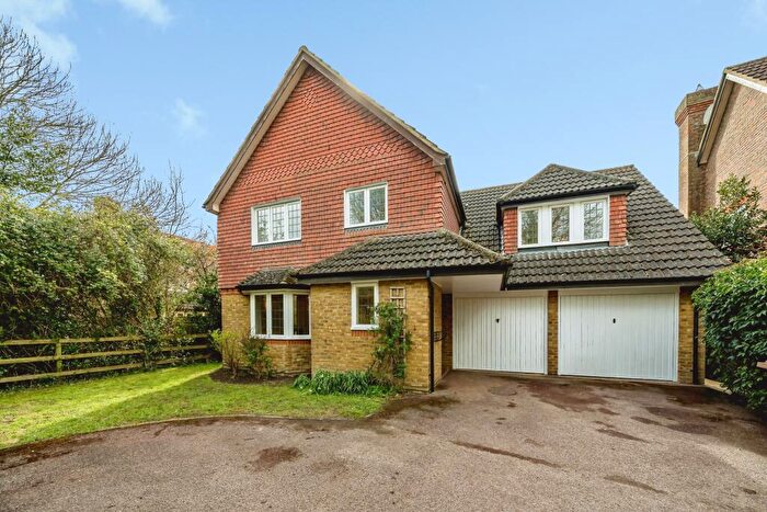 5 Bedroom Detached House For Sale In Mercers Meadow, Aylesbury, HP22