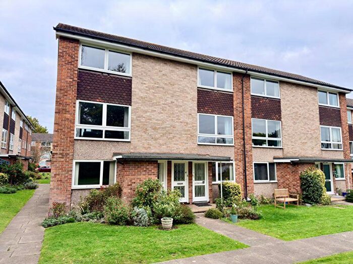 2 Bedroom Maisonette For Sale In Penns Lane, Sutton Coldfield, B76