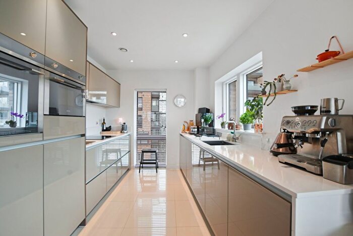 2 Bedroom Flat To Rent In Chichester Lodge, Peartree Way, Greenwich, London, SE10