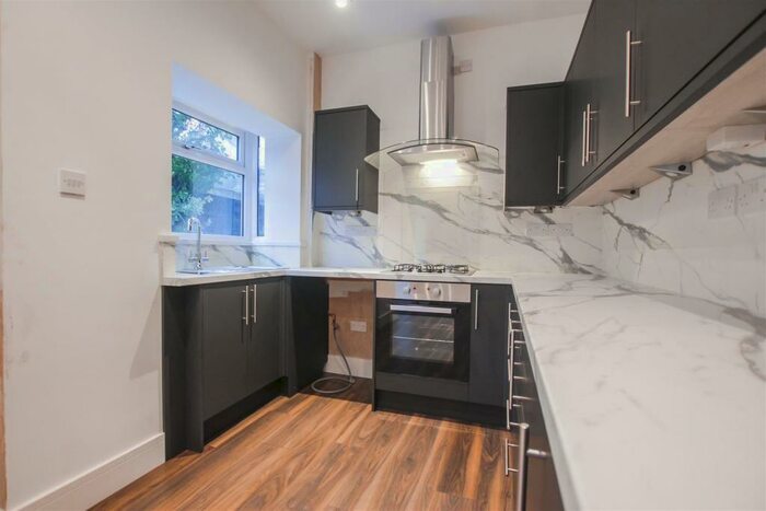 4 Bedroom Semi-Detached House To Rent In Bury Road, Rawtenstall, BB4