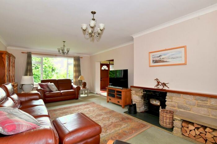 4 Bedroom Chalet For Sale In Selling Court, Selling, Faversham, Kent, ME13