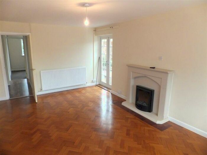 3 Bedroom Detached Bungalow To Rent In Heathcroft Road, Four Oaks, Sutton Coldfield, B75