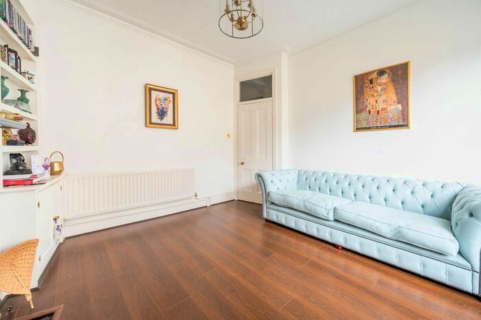 2 Bedroom Flat To Rent In Mowll Street, Oval, London, SW9